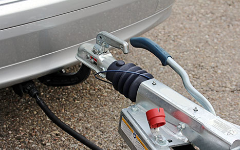 Car connecting to trailer